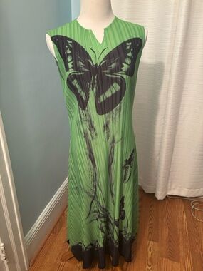 Green Pleated Maxi Dress with Black Butterfly Print